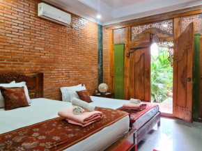 Отель Ndalem Suryo Saptono Guest House  Джокьякарта